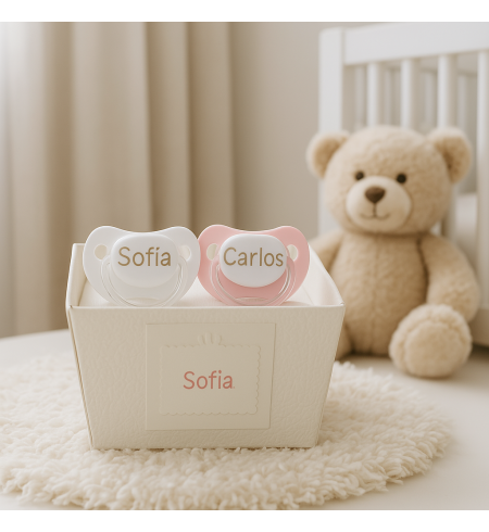 Geschenkset mit personalisierten Lätzchen & Schnullern | Individuelles Babygeschenk