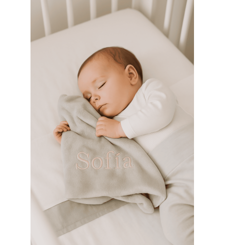 Personalisierte Babydecke mit Namen | Weiches Geschenk zur Geburt – Bebedeparis.com