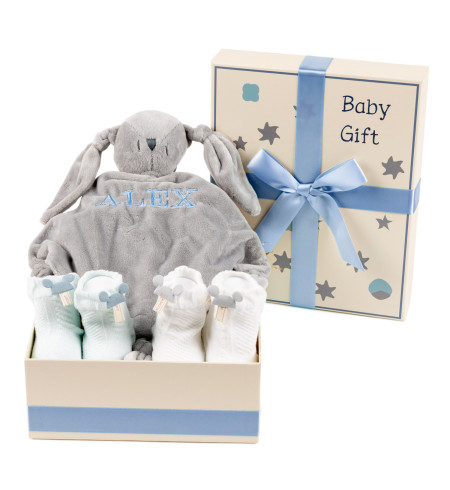 Geschenkbox für Babys mit besticktem Schmusetuch und Söckchen – Personalisierte Geschenkidee zur Geburt