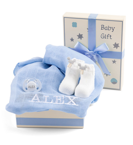 Geschenkbox mit Mulltuch, Schnuller & Socken – Neugeborenenset