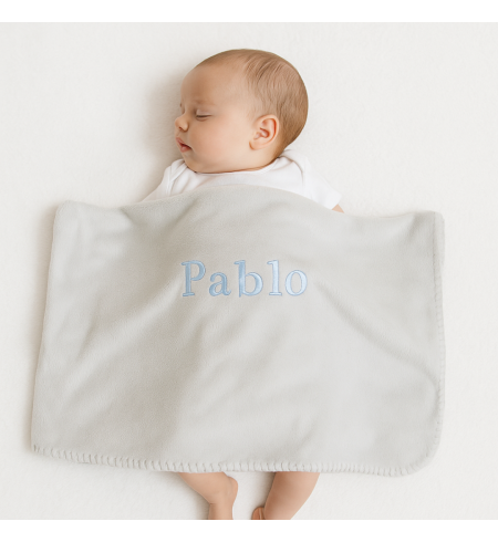 Babykorb mit bestickter Decke & Teddybär | Stilvolles Geschenk zur Geburt