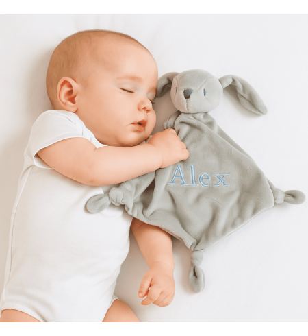 Geschenkbox für Babys mit besticktem Schmusetuch und Söckchen – Personalisierte Geschenkidee zur Geburt