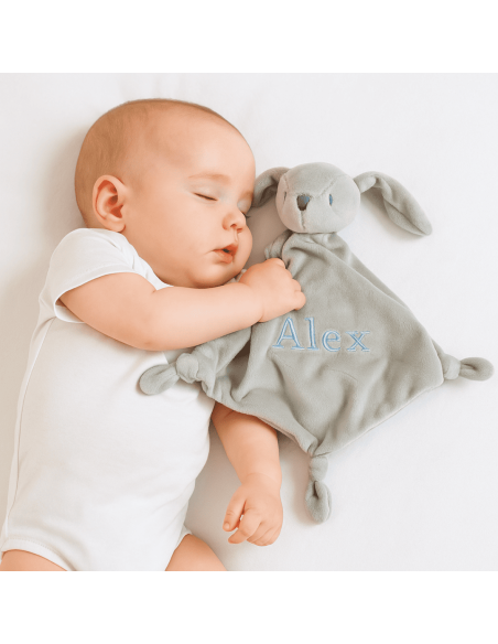 Geschenkbox für Babys mit besticktem Schmusetuch und Söckchen – Personalisierte Geschenkidee zur Geburt