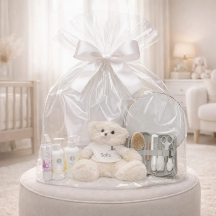 Geschenkkorb Kosmetik und personalisierter Bademantel