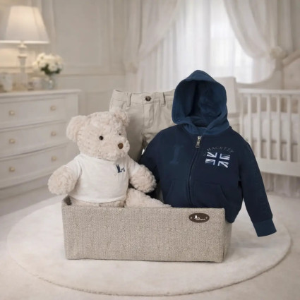 Hackett Babykorb mit Sweatshirt | Modernes & Stilvolles Geschenk – Bebedeparis.com 2