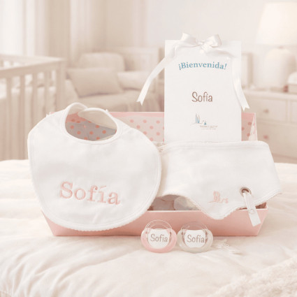 Geschenkset mit personalisierten Lätzchen & Schnullern | Individuelles Babygeschenk 2
